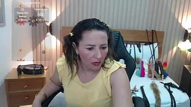 luciana ballesteros  online show from 11/28/25, 12:27