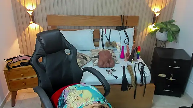 luciana ballesteros  online show from 10/03/25, 12:39