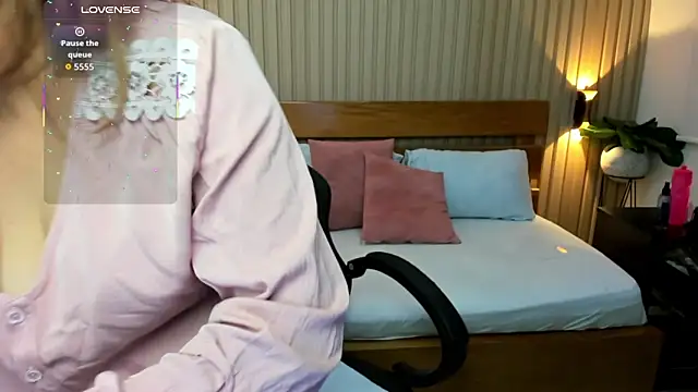 Snapshot of luciana_ballesteros_ chatting on 02/03/26, 12:21 luciana ballesteros online show from 02/03/26, 12:21