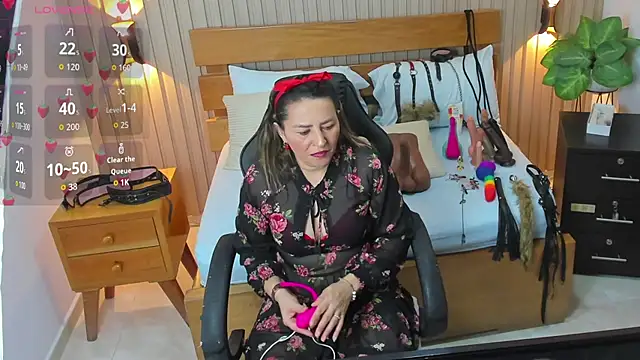 luciana ballesteros  online show from 10/17/25, 12:51