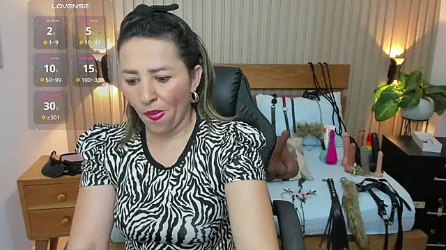 luciana ballesteros  online show from 09/17/25, 12:18