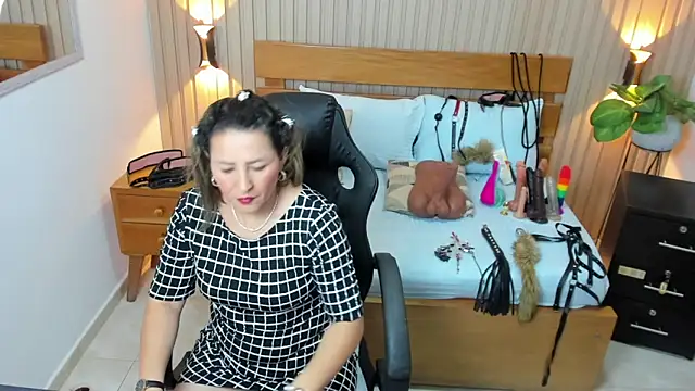 luciana ballesteros  online show from 09/30/25, 12:11