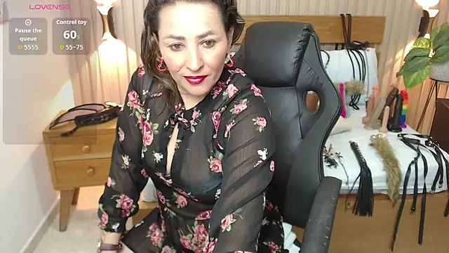 luciana ballesteros  online show from 11/04/25, 12:20