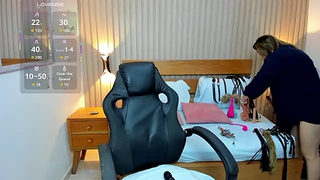 luciana ballesteros  online show from 03/31/26, 12:07