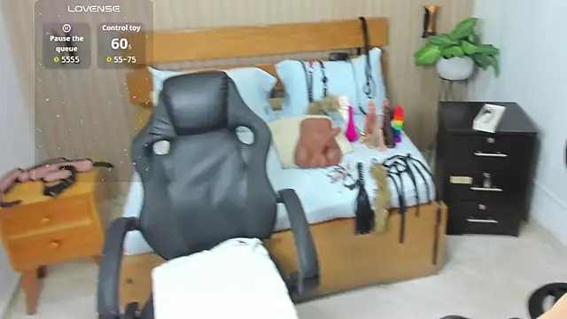 luciana ballesteros  online show from 10/21/25, 12:37