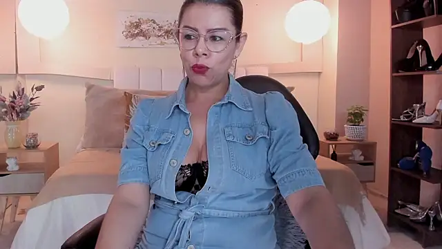 Snapshot of RamonaSimons chatting on 05/13/26, 08:05 RamonaSimons online show from 05/13/26, 08:05