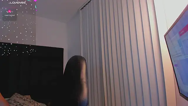 Snapshot of FaloonRoussel chatting on 09/17/25, 06:10 FaloonRoussel online show from 09/17/25, 06:10