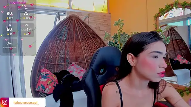 Snapshot of FaloonRoussel chatting on 03/15/25, 06:54 FaloonRoussel online show from 03/15/25, 06:54