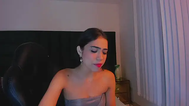 Snapshot of FaloonRoussel chatting on 09/20/25, 07:08 FaloonRoussel online show from 09/20/25, 07:08