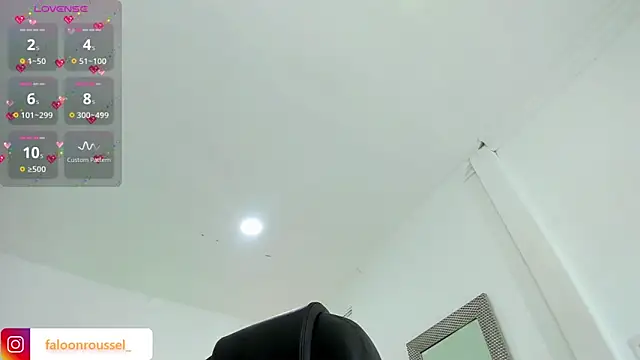 Snapshot of FaloonRoussel chatting on 03/04/25, 12:39 FaloonRoussel online show from 03/04/25, 12:39