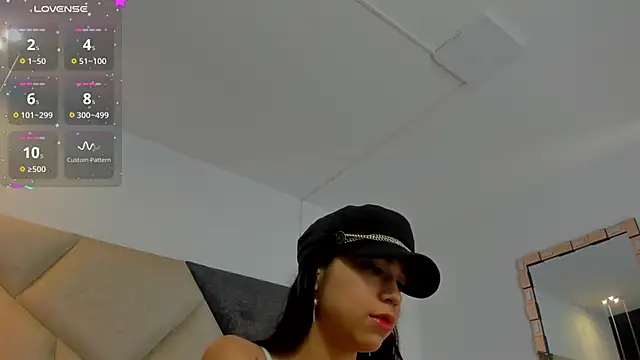 Snapshot of FaloonRoussel chatting on 09/30/25, 07:53 FaloonRoussel online show from 09/30/25, 07:53