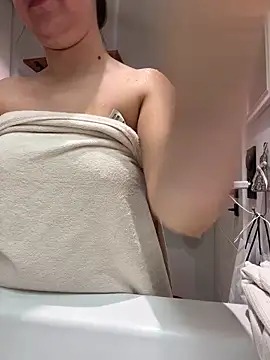 lyajoliee online show from 02/10/26, 10:03