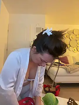 lyajoliee online show from 01/12/26, 05:25