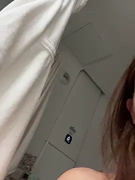 lyajoliee online show from 02/02/26, 06:34