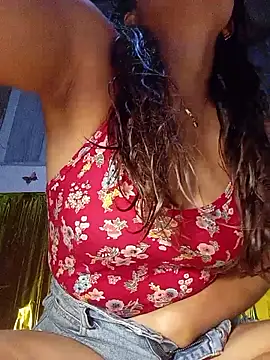 Snapshot of prettybella4u chatting on 06/05/26, 11:49 prettybella4u online show from 06/05/26, 11:49