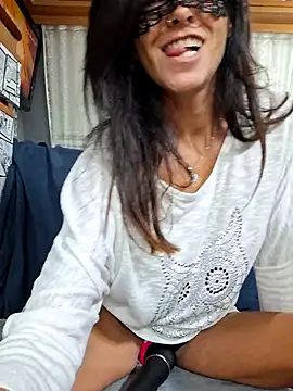 EmySkinny85 online show from 10/25/25, 01:01