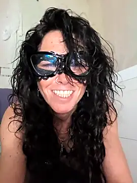 EmySkinny85 online show from 03/18/26, 08:43