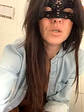 EmySkinny85 online show from 12/17/25, 09:14