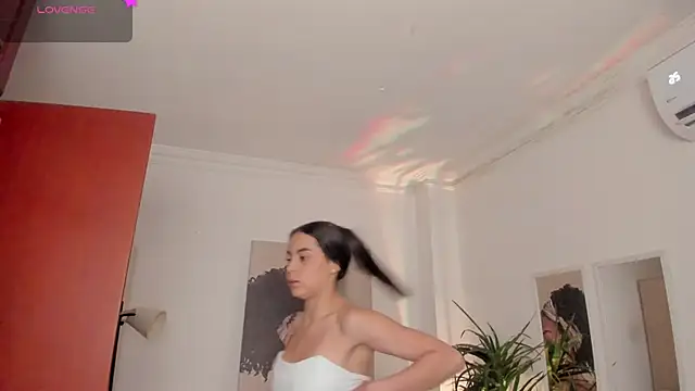 Snapshot of Aleejaa__ chatting on 03/22/25, 05:41 Aleejaa online show from 03/22/25, 05:41