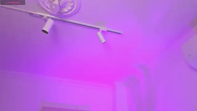 Snapshot of Aleejaa__ chatting on 11/17/25, 11:03 Aleejaa online show from 11/17/25, 11:03