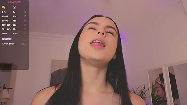 Snapshot of Aleejaa__ chatting on 10/13/25, 12:07 Aleejaa online show from 10/13/25, 12:07