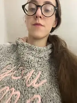 Snapshot of MartiniiSelenna chatting on 10/05/25, 05:42 MartiniiSelenna online show from 10/05/25, 05:42