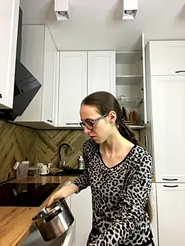 Snapshot of MartiniiSelenna chatting on 09/27/25, 05:46 MartiniiSelenna online show from 09/27/25, 05:46