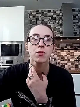 Snapshot of MartiniiSelenna chatting on 03/23/25, 06:47 MartiniiSelenna online show from 03/23/25, 06:47