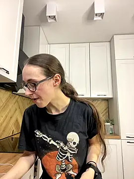 Snapshot of MartiniiSelenna chatting on 11/12/25, 07:01 MartiniiSelenna online show from 11/12/25, 07:01