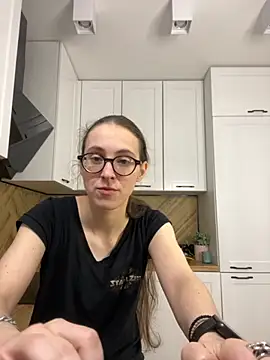 Snapshot of MartiniiSelenna chatting on 11/24/25, 06:57 MartiniiSelenna online show from 11/24/25, 06:57