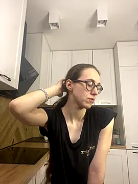 Snapshot of MartiniiSelenna chatting on 11/18/25, 06:39 MartiniiSelenna online show from 11/18/25, 06:39