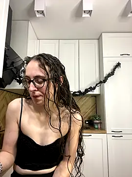 Snapshot of MartiniiSelenna chatting on 10/29/25, 06:56 MartiniiSelenna online show from 10/29/25, 06:56