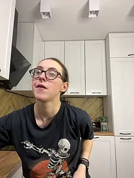 Snapshot of MartiniiSelenna chatting on 11/16/25, 06:40 MartiniiSelenna online show from 11/16/25, 06:40