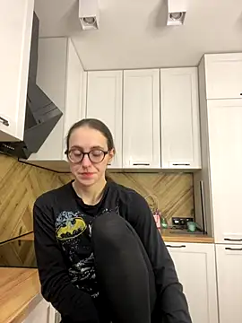 Snapshot of MartiniiSelenna chatting on 10/19/25, 05:43 MartiniiSelenna online show from 10/19/25, 05:43