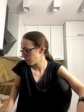 Snapshot of MartiniiSelenna chatting on 11/20/25, 06:47 MartiniiSelenna online show from 11/20/25, 06:47