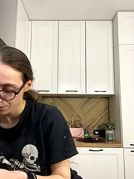 Snapshot of MartiniiSelenna chatting on 11/13/25, 06:50 MartiniiSelenna online show from 11/13/25, 06:50