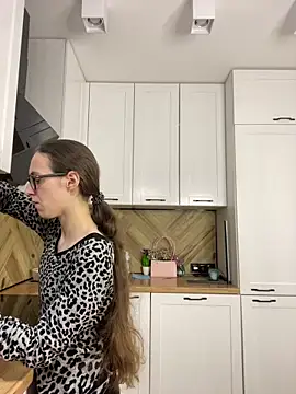 Snapshot of MartiniiSelenna chatting on 09/29/25, 05:36 MartiniiSelenna online show from 09/29/25, 05:36