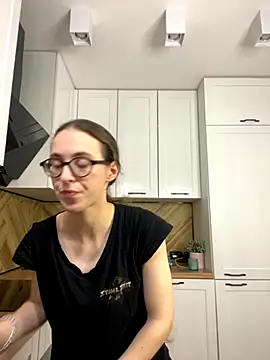 Snapshot of MartiniiSelenna chatting on 11/27/25, 06:47 MartiniiSelenna online show from 11/27/25, 06:47