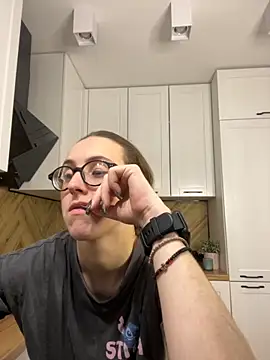 Snapshot of MartiniiSelenna chatting on 12/04/25, 06:12 MartiniiSelenna online show from 12/04/25, 06:12