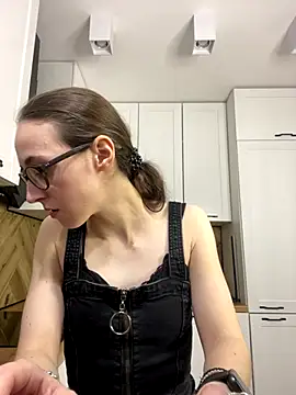 Snapshot of MartiniiSelenna chatting on 09/22/25, 05:57 MartiniiSelenna online show from 09/22/25, 05:57