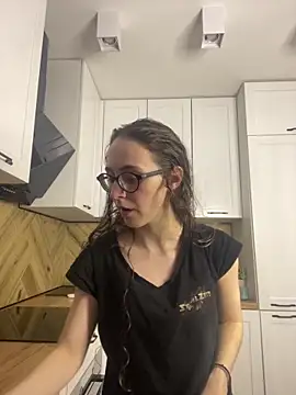 Snapshot of MartiniiSelenna chatting on 11/22/25, 06:56 MartiniiSelenna online show from 11/22/25, 06:56