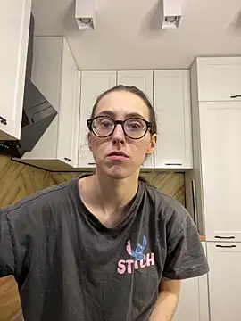 Snapshot of MartiniiSelenna chatting on 10/04/25, 05:53 MartiniiSelenna online show from 10/04/25, 05:53