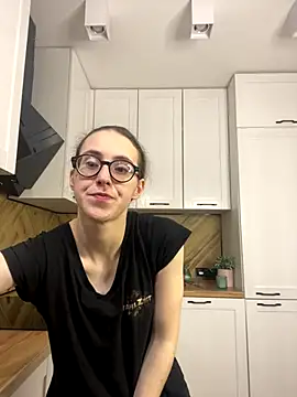 Snapshot of MartiniiSelenna chatting on 11/28/25, 06:46 MartiniiSelenna online show from 11/28/25, 06:46