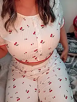 Snapshot of silina-25 chatting on 02/18/26, 09:33 silina-25 online show from 02/18/26, 09:33