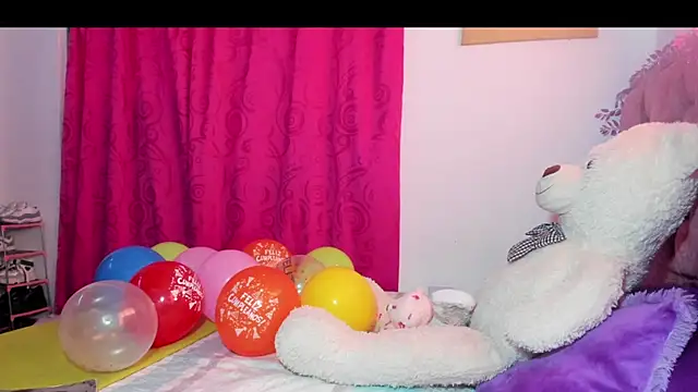 ladyrd1 online show from 11/18/25, 04:43