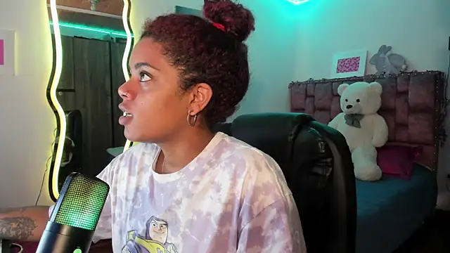 ladyrd1 online show from 02/23/25, 06:38