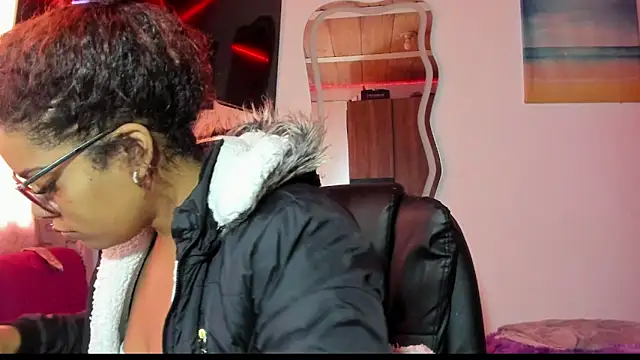 ladyrd1 online show from 09/17/25, 02:30