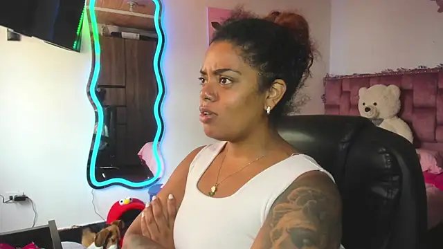 Snapshot of ladyrd1 chatting on 03/01/26, 06:19 ladyrd1 online show from 03/01/26, 06:19