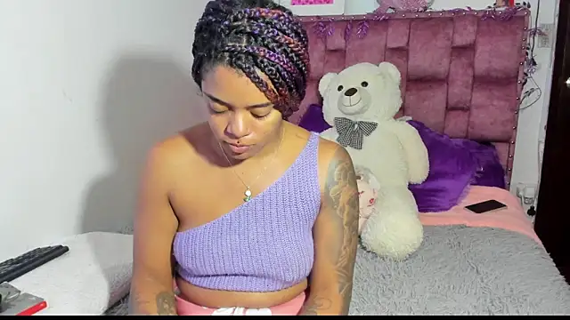 ladyrd1 online show from 10/18/25, 07:54