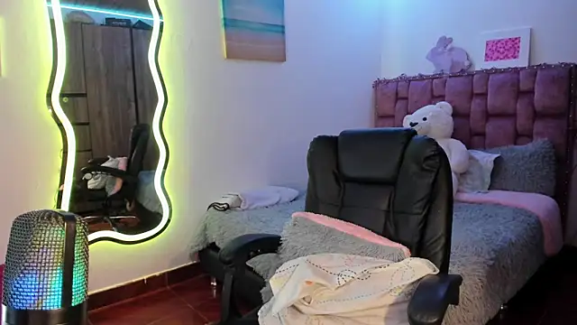 ladyrd1 online show from 03/23/25, 06:26